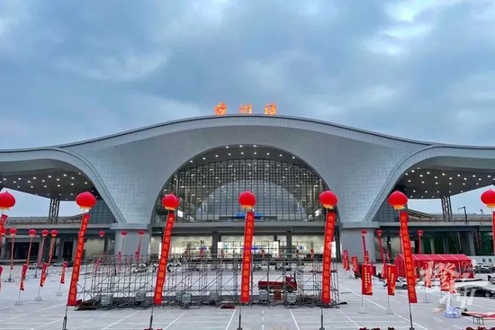 金义东线的金华至义乌段开通试乘全长约107公里