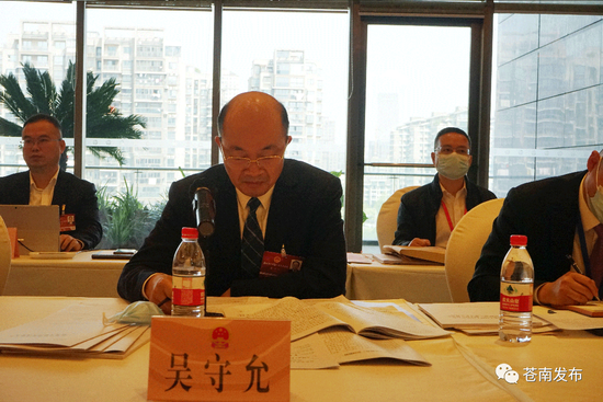 苍南代表团继续审议政府工作报告
