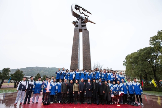 仰望星空瑞安中学星雕塑落成记