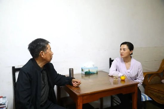 慰问过程中,崔波表示,尊老敬老是中华民族的传统美德,爱老助老是全