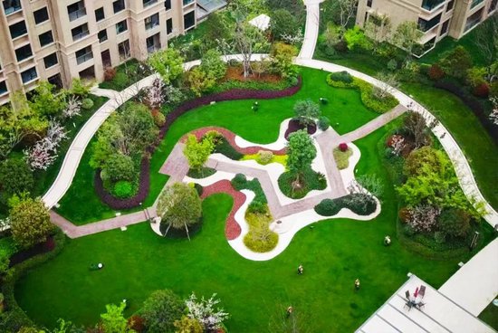 如今,徜徉秀洲大地,一个个园林式住区(单位),一座座口袋公园,一条条