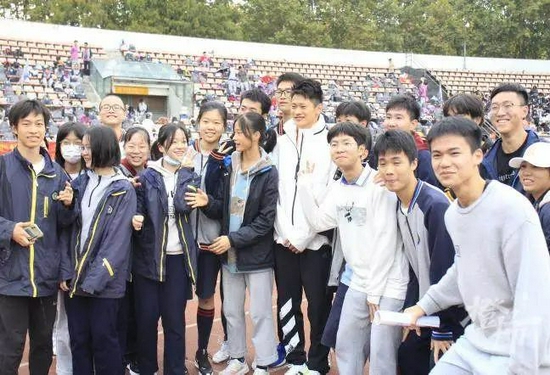 杭州第四中学校服图片