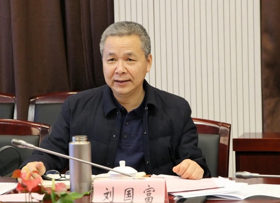 刘国富副厅长一行实地考察了温州宏丰电工合金股份有限公司,详细了解