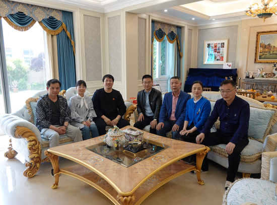 浙江绍兴鲁迅中学党委书记兼校长施建昌带领寻访浙江好人鲁中校友成峰