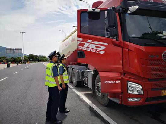 绍兴 绍兴 正文  道路危险货物运输安全管理怎么做?