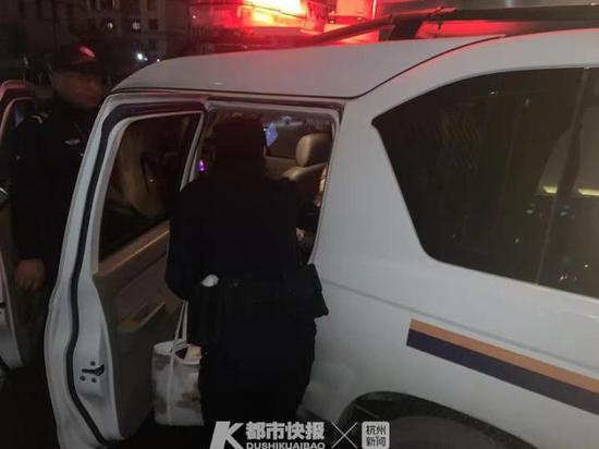 杭州1孕妇家中即将分娩女警6分钟用警车安全送至医院