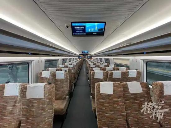 (二等座车厢)