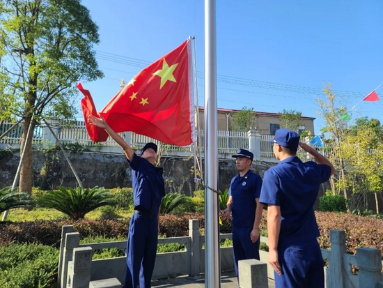 绍兴消防异地同步举行升国旗仪式