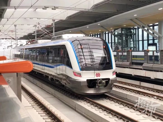 金义东线的金华至义乌段开通试乘全长约107公里