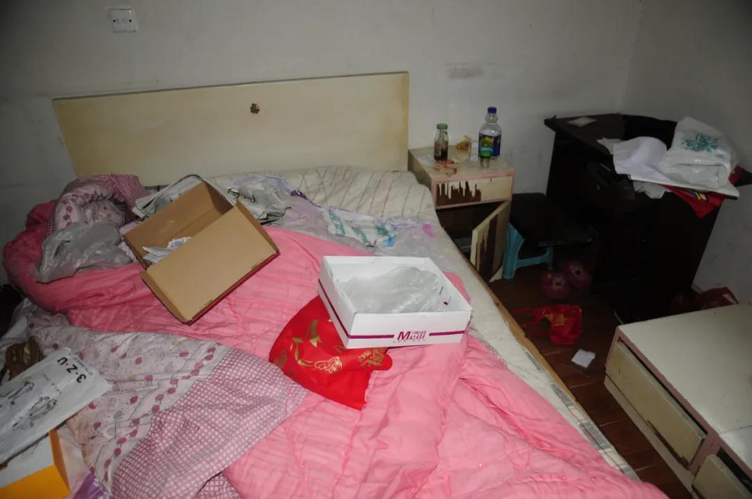 凌乱的盗窃现场