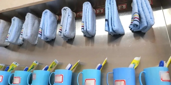 "局里也一样,历任分管副局长都隔三差五到看守所来,出谋划策,解决问题