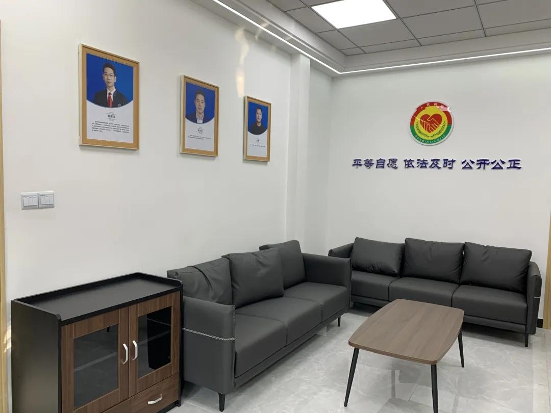 古城派出所联勤警务驿站揭牌仪式在赤城路18号举行