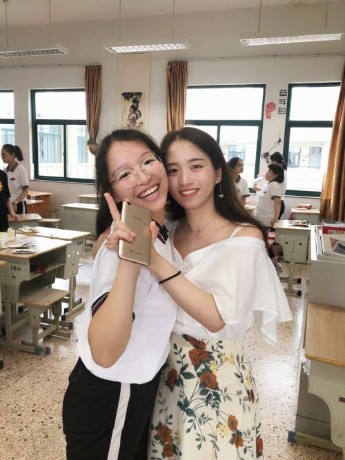 使命在肩奋斗有我绍初教育集团龙山校区优秀青年教师风采之俞亚楠