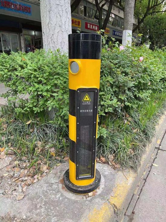 嘉善交警推出夜间安全过街神器"智安桩"