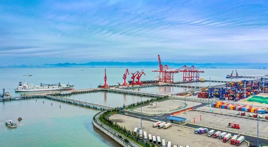 今天大麦屿港又传来喜讯 争当开放型经济排头兵