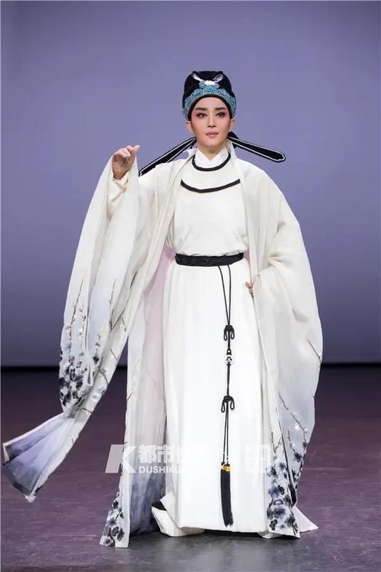 专访浙江小百花越剧团团长蔡浙飞
