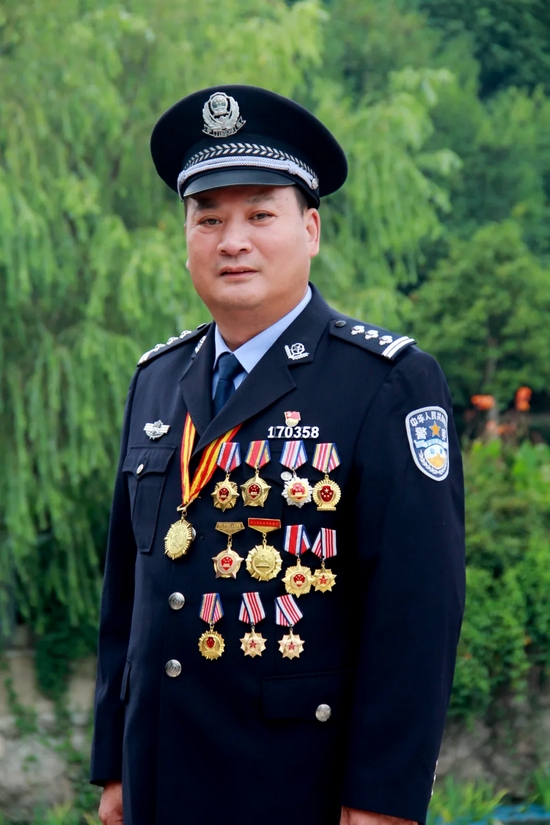 从部队转业参加公安工作 50多岁了 才开始学it