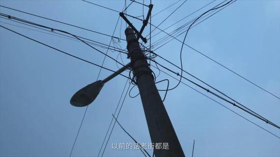 "说起19年来的工作,吴德标说,很多事情印象很深,就像在昨天.