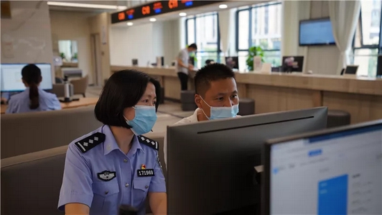 台州公安综合服务大厅开张 政务服务一窗通办新模式