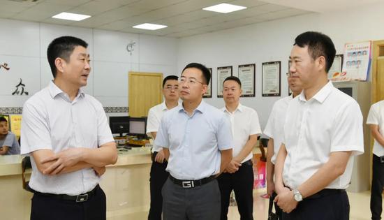 市委副书记来瑞调研村社组织换届等工作