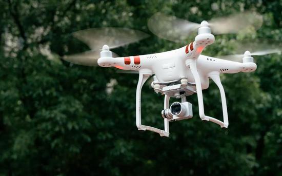 银泰万达无人机派票 爆笑舞台剧0元门票限量领