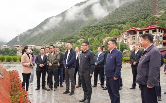 县委书记章寿禹率团赴四川马尔康市考察