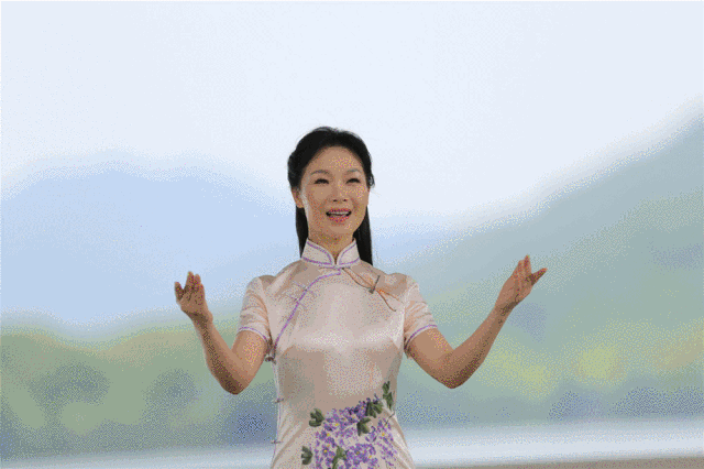 吕薇 周少伟摄萧山籍著名歌唱家吕薇的个人工作室同时在书院挂牌运作.