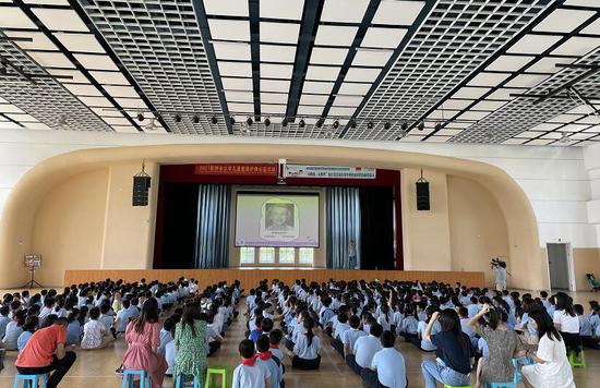 杭州市少年儿童爱眼护眼公益活动进校园活动来到了杭州市滨江实验小学