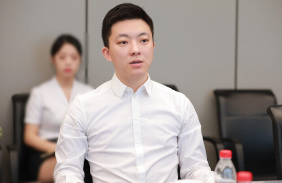 浙江省市区相关部门领导和亚厦股份董事长丁泽成座谈