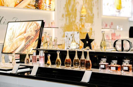 杭州首家自带美容坊的dior迪奥精品店正式开业
