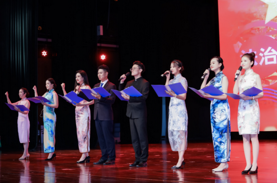 (杨光导师团队节目:诗朗诵《一条游船》)