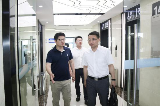 秀洲区委常委帅朝晖走访声动新传媒调研新媒体宣传工作