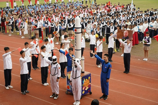 杭州市风帆中学第28届田径运动会红帆启航爱达亚运绿茵逐风创想未来