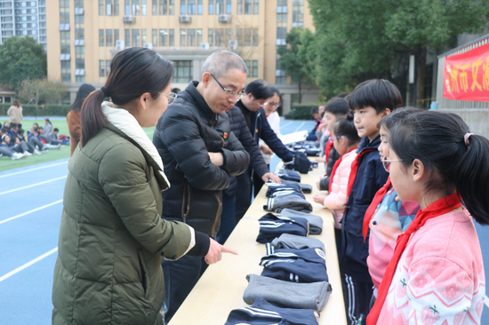 争当劳动小能手争做生活小达人杭州市文澜小学开展劳动技能比赛