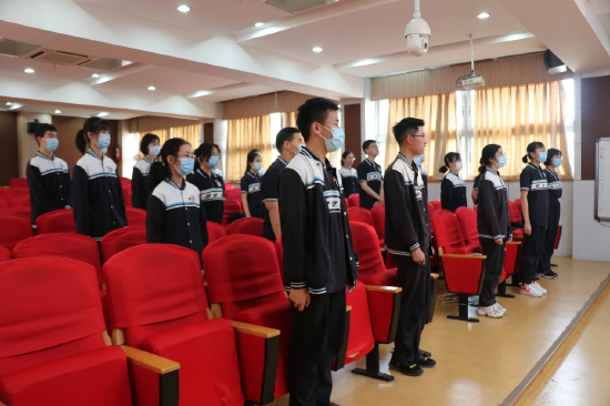 浙江绍兴绍初教育集团龙山校区主题团日活动暨初三第四批团员入团仪式