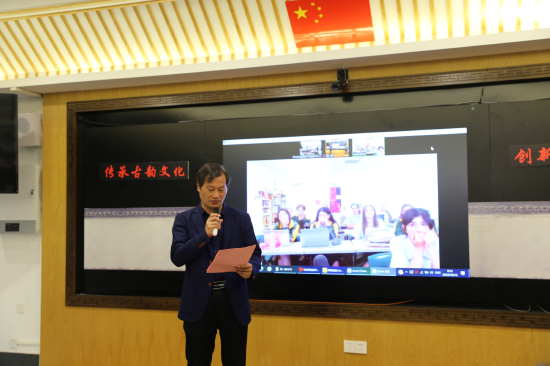 绍初教育集团总校长谢飞主持