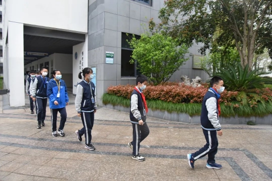 学正中学开展疫情防控演练严守校园安全