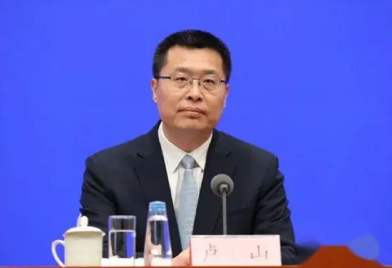 浙江省副省长卢山谢谢李飞副部长的介绍,下面请卢山先生作介绍.