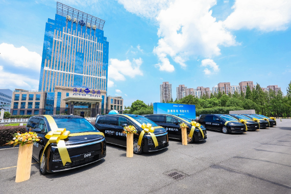 零跑 D99 集体交付