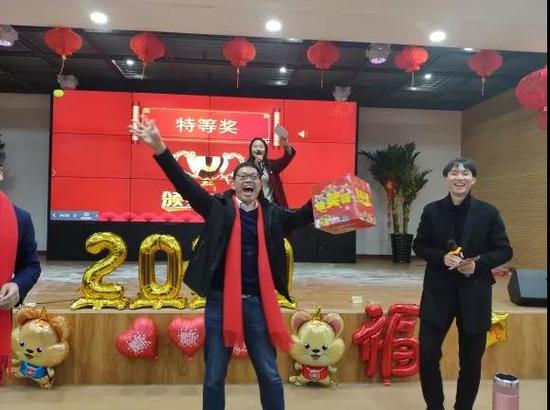 春潮传喜讯,鼠岁报佳音 ——杭州市上泗中学2019年总结表彰大会暨喜迎