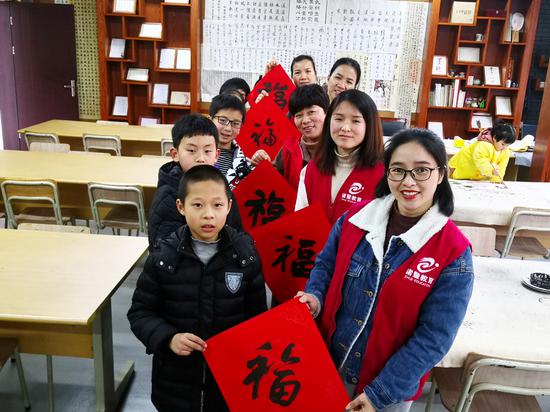 诸暨市浣东小学:笔墨有爱书福意,党员教师暖童心