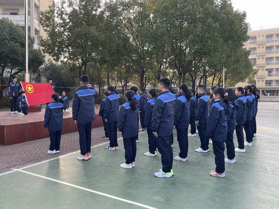 浙江绍兴市第一初级中学教育集团镜湖校区举行2021年下半年新团员入团