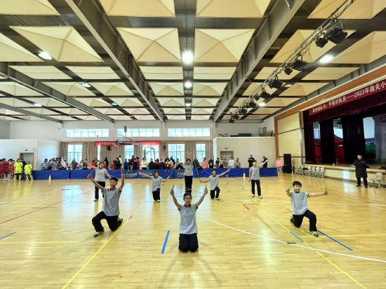 浙江绍兴皋埠中学获得市第八届中小学生跳绳比赛初中组团体总分第一名