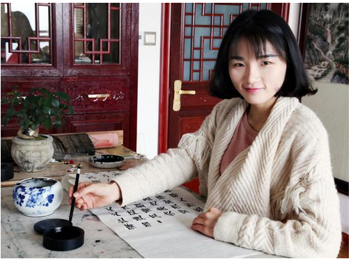 90后美女书法家 周雅琪