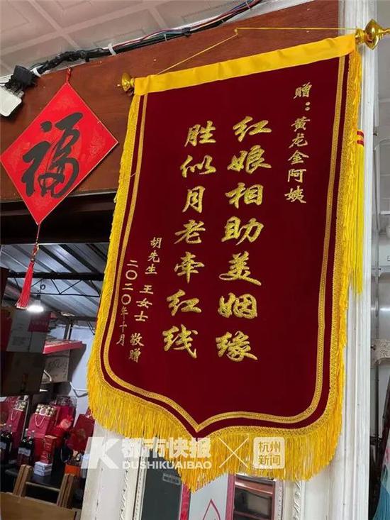 2020浙江黄龙洞最后一场相亲大会 中年人给自己找伴