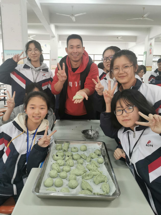 浙江绍兴绍兴市袍江中学开展缅怀革命先烈传承遗风余韵清明系列活动