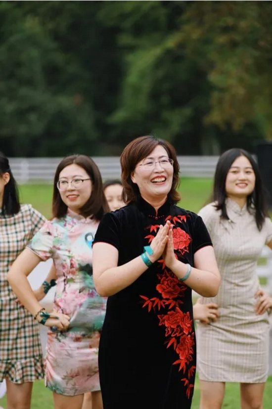 可爱的胡爱玉校长&nbsp;&nbsp;nice principal hu