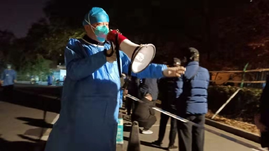 疫情中的人物纪实抗疫老兵何永涛