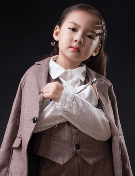 余梦瑶- 年龄:5岁 特长:模特,舞蹈