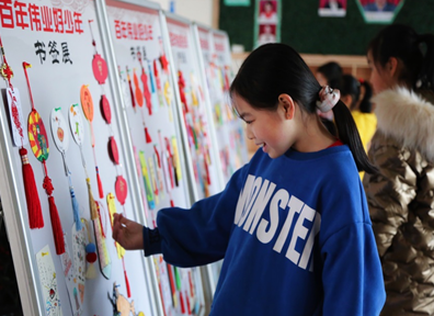缙云县紫薇小学:庆党百年伟业,举行创意书签展